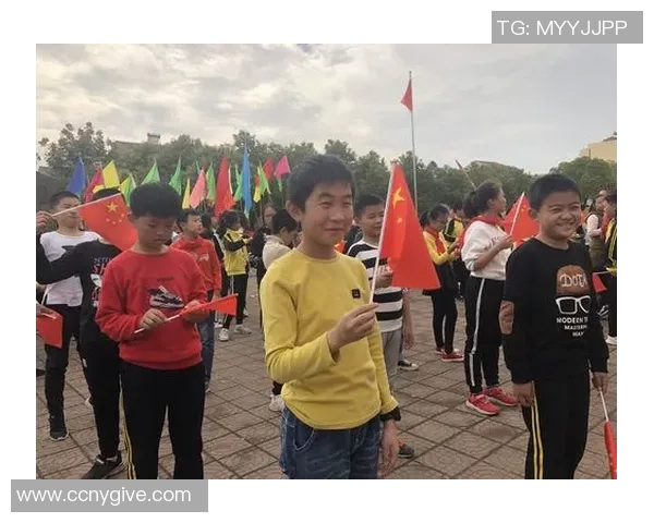 巨幅足球球星客厅壁画彰显运动激情与现代家居艺术氛围